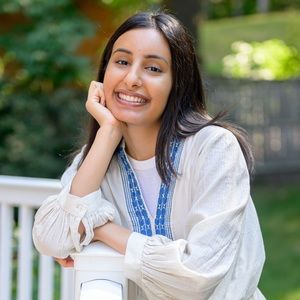 Meet your Posher, Malika